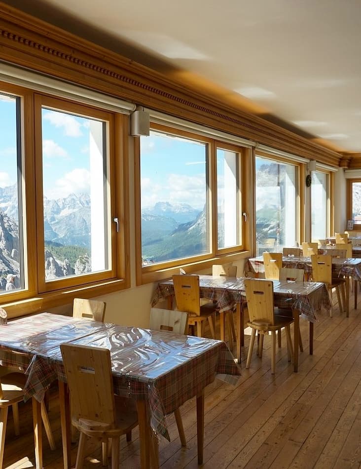 Restaurant - Refuge d'Auronzo Restaurant - Refuge d'Auronzo - Tre Cime di Lavaredo - Dolomiti - ©TripAdvisor